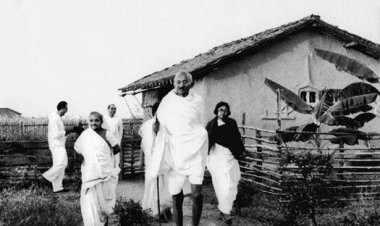 Gandhi and Gram Swaraj: Theory and practice