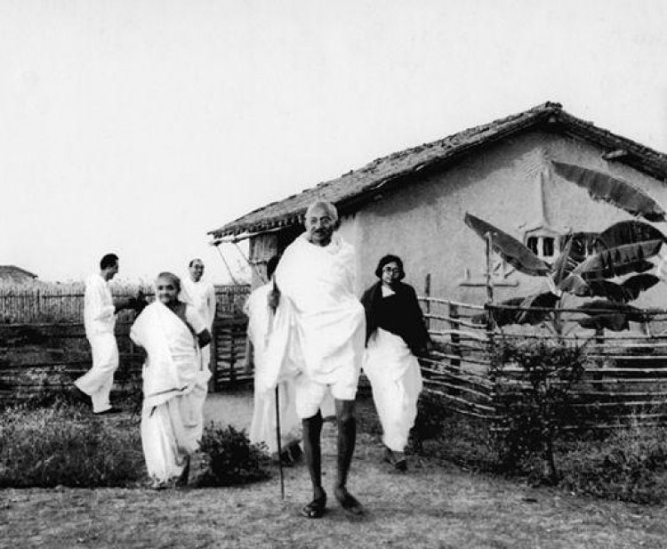 Gandhi and Gram Swaraj: Theory and practice