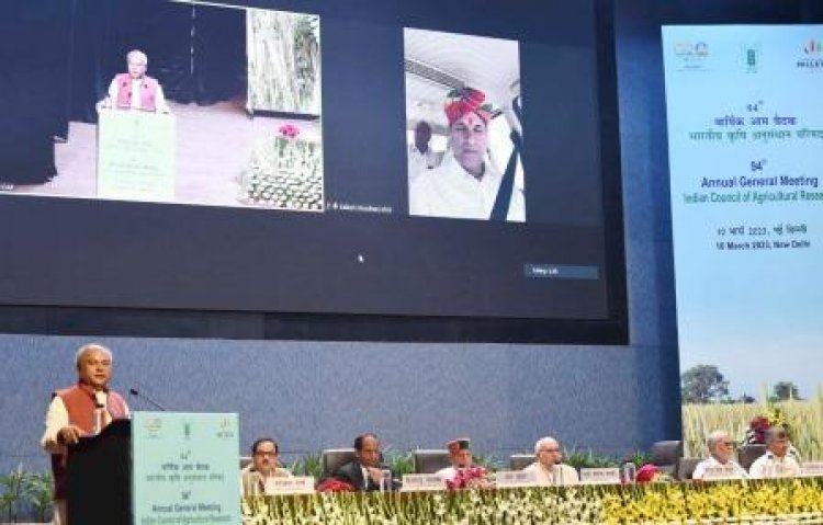 Help farmers with tech amid climate change challenges: Tomar