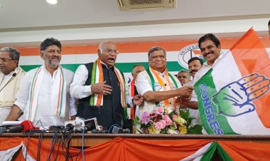 Karnataka Assembly polls: Shettar shuns BJP, embraces Cong