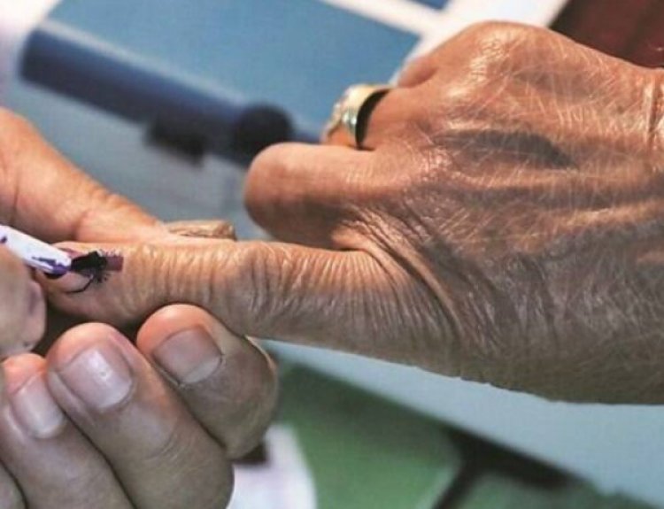 Battle of ballots begins in Karnataka