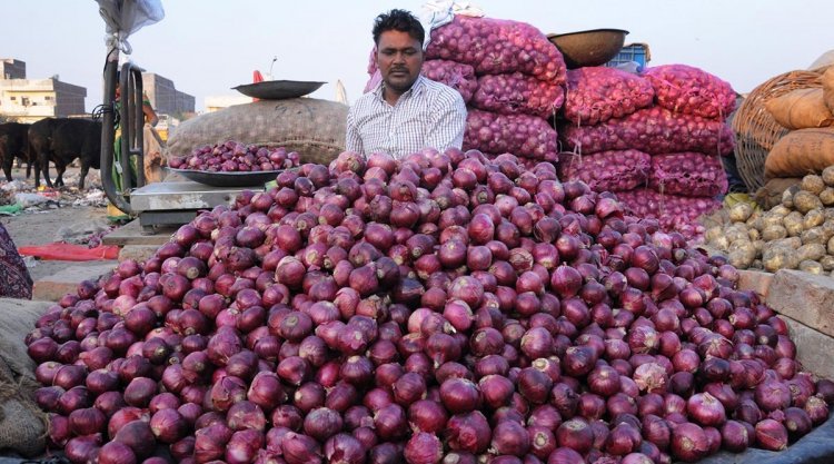 Centre steps up buffer onion sale for relief to consumers as retail price up 57pc