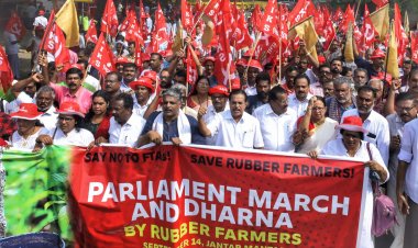Rubber growers protest in Delhi