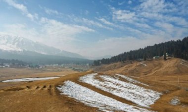 Tourists disappointed, farmers worried over less snowfall in Himalayan region
