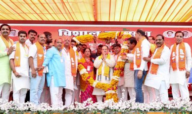 POLL-SNIPPETS: NDIA bloc alliance of dynastic parties; half its leaders in jail, half out on bail: JP Nadda