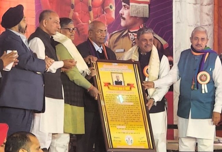 IFFCO MD Dr Awasthi honoured with 'Fertilizer Man of India' by Sahakar Bharati