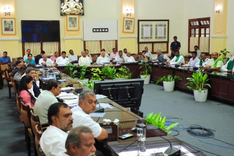 Karnataka Sugarcane Farmers End Protest After Siddaramaiah Announces ₹3,300 Per Tonne Price