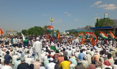 Onion Farmers Protest Over Prices, Blocked Mumbai-Agra Highway in Nashik
