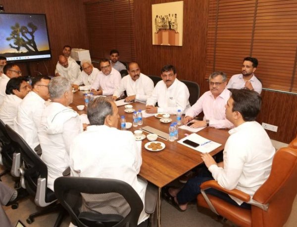 Sugarcane (Control) Order 2026 Sparks Concerns; Farmer Leaders Urge Jayant Chaudhary to Protect Kolhu and Khandsari Units