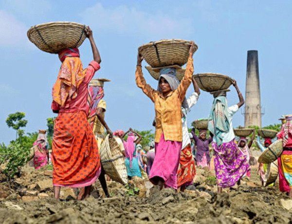 Unemployment Rises in April, Rural India Faces Job Crisis As Well As Labour Participation Rate