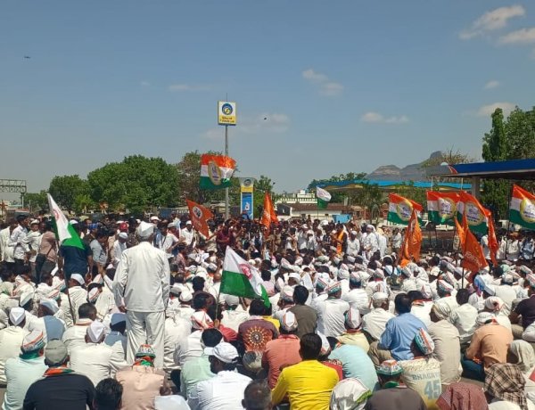 Onion Farmers Protest Over Prices, Blocked Mumbai-Agra Highway in Nashik