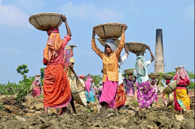Unemployment Rises in April, Rural India Faces Job Crisis As Well As Labour Participation Rate