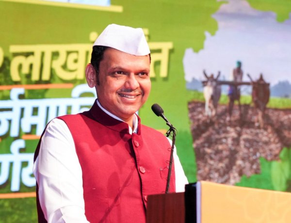 Maharashtra To Waive Rs. 48,000 Crore in Farmers' Power Dues, Promises 12 Hours of Free Daytime Electricity